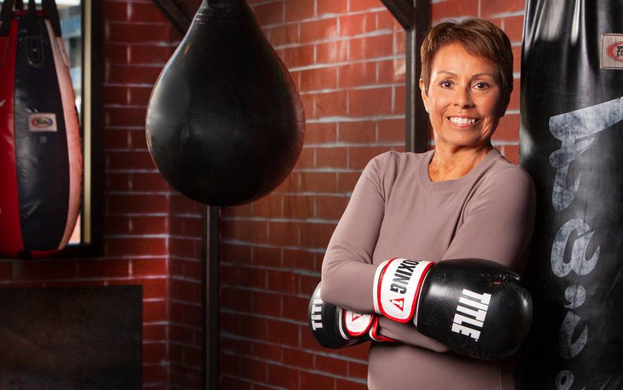 Renee Smith在脑移植手术后几个星期恢复拳击手套以对抗Parkinson病SD健康杂志
